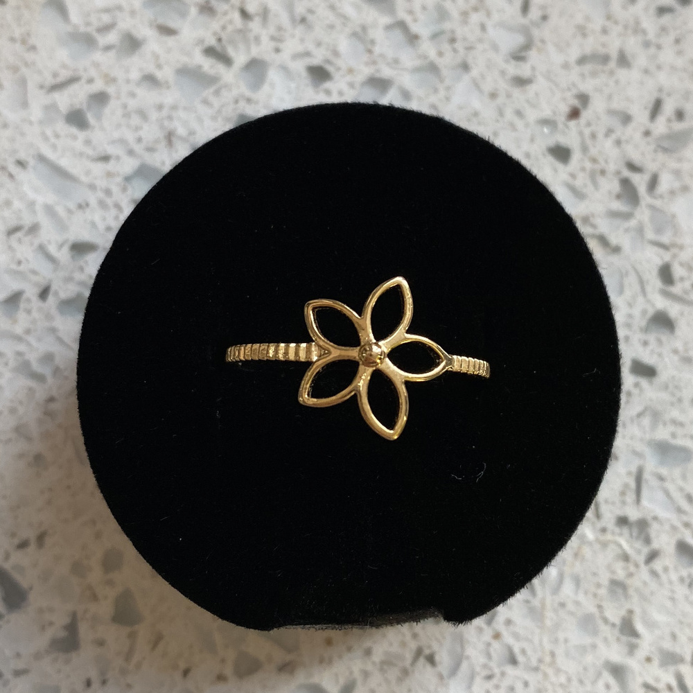 Handcrafted European Flower Ring